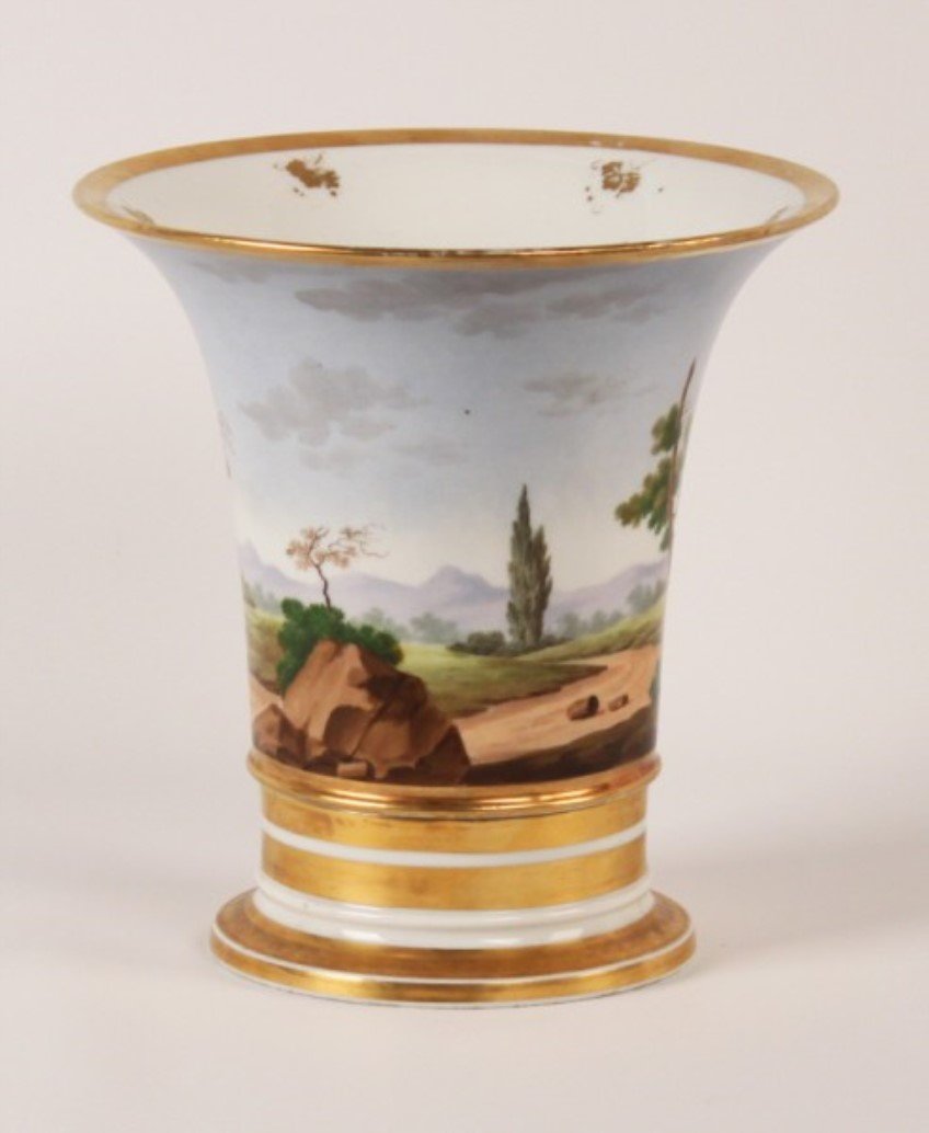 OLD PARIS PORCELAIN POTPOURRI VASE AND STAND: OLD PARIS 2 PART PORCELAIN POTPOURRI VASE AND STAND; 9"H; CONDITION: AREAS OF WEAR TO GILDING AROUND OUTER LIP CONSISTENT WITH AGE