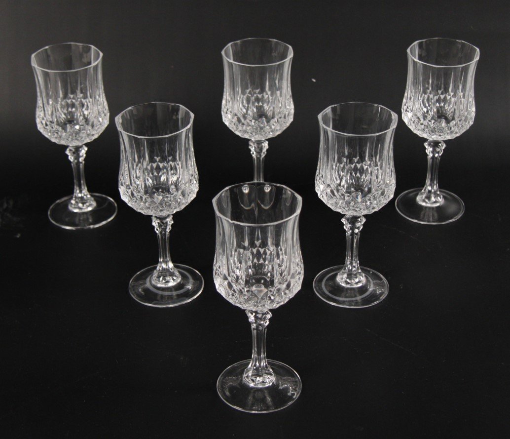 SET OF 6 LONG STEMMED CUT CRYSTAL WINE GLASSES: SET OF 6 LONG STEMMED CUT CRYSTAL WINE GLASSES; 7.5"H