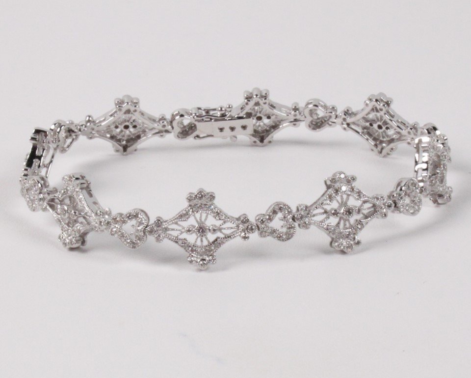 18K WHITE GOLD DIAMOND BRACELET: 18K WHITE GOLD DIAMOND BRACELET HAVING 1.4 CTW DIAMONDS, 19.5 GR
