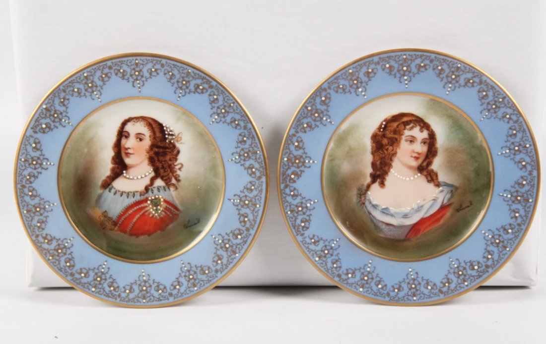 PAIR OF SIGNED ROYAL VIENNA PORTRAIT PLATES (1 of 3)