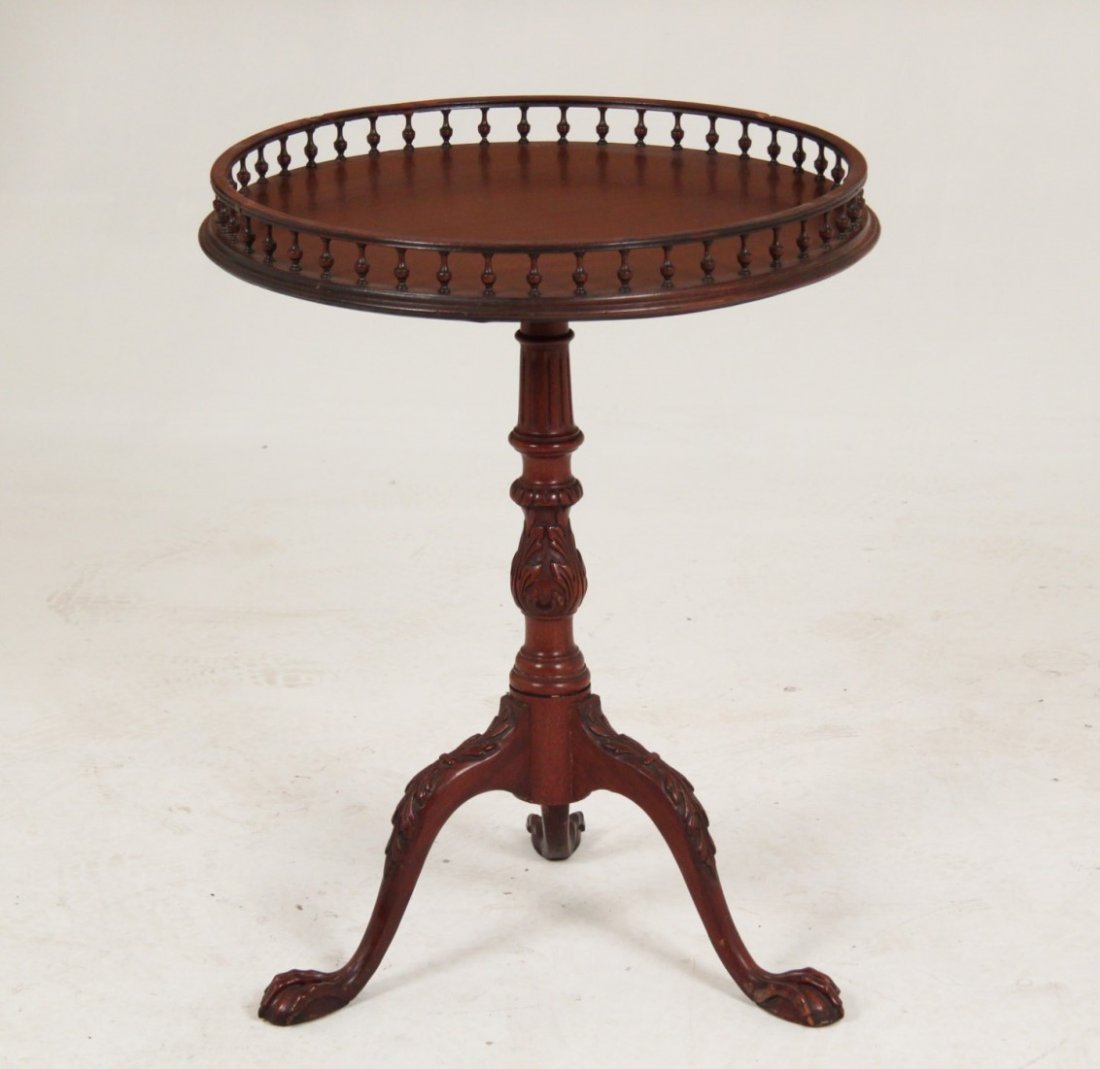 CHIPPENDALE STYLE MAHOGANY GALLERY TOP TRIPOD TABLE (1 of 1)