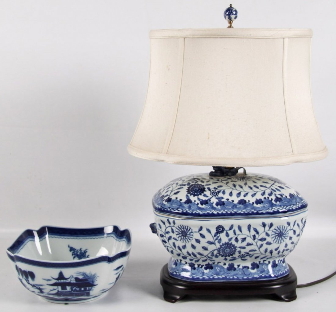 2 PIECE MISCELLANEOUS LOT OF BLUE AND WHITE PORCELAIN (1 of 2)