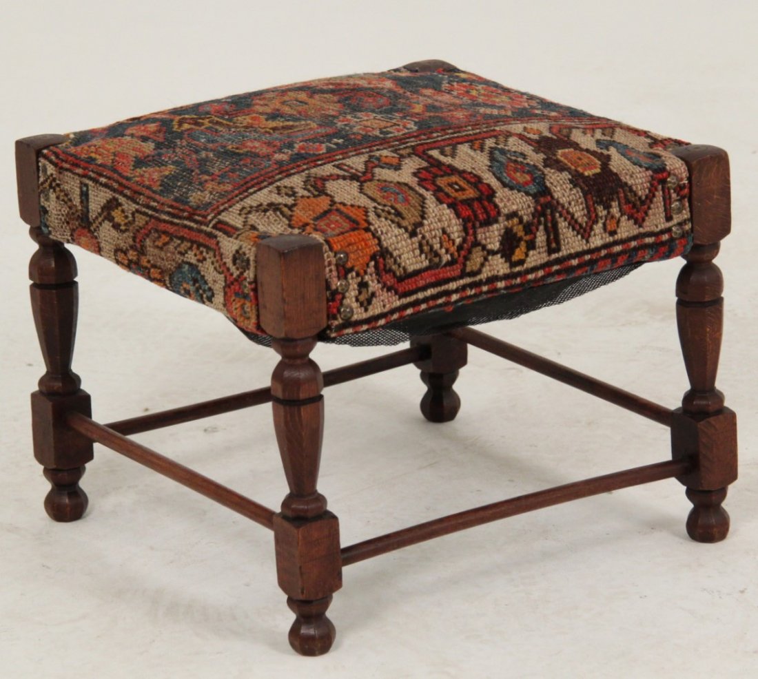 DECORATIVEAMERICAN WILLIAM AND MARY STYLE STOOL (1 of 2)