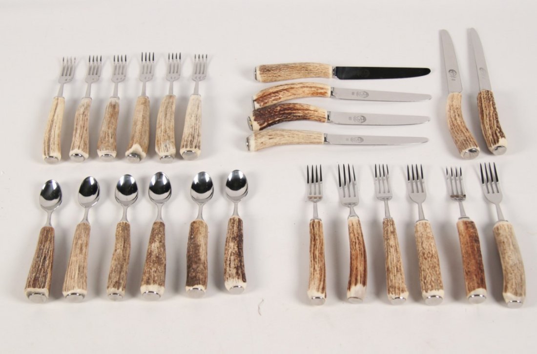 24 PIECES OF ELKHORN HANDLED AND STAINLESS SHEFFIELD: 24 PIECES OF ELKHORN HANDLED AND STAINLESS SHEFFIELD SILVER FLATWARE BY ELKHORN INDUSTRIES JACKSON HOLE, WYOMING; 12-8" DINNER FORKS, 6 TEASPOONS, AND 6 DINNER KNIVES