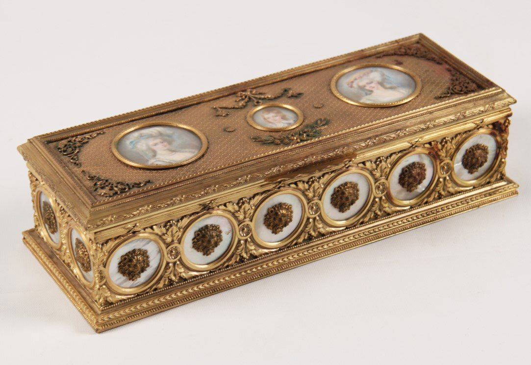 FRENCH GILT BRONZE HINGED LADIES GLOVE BOX (1 of 5)