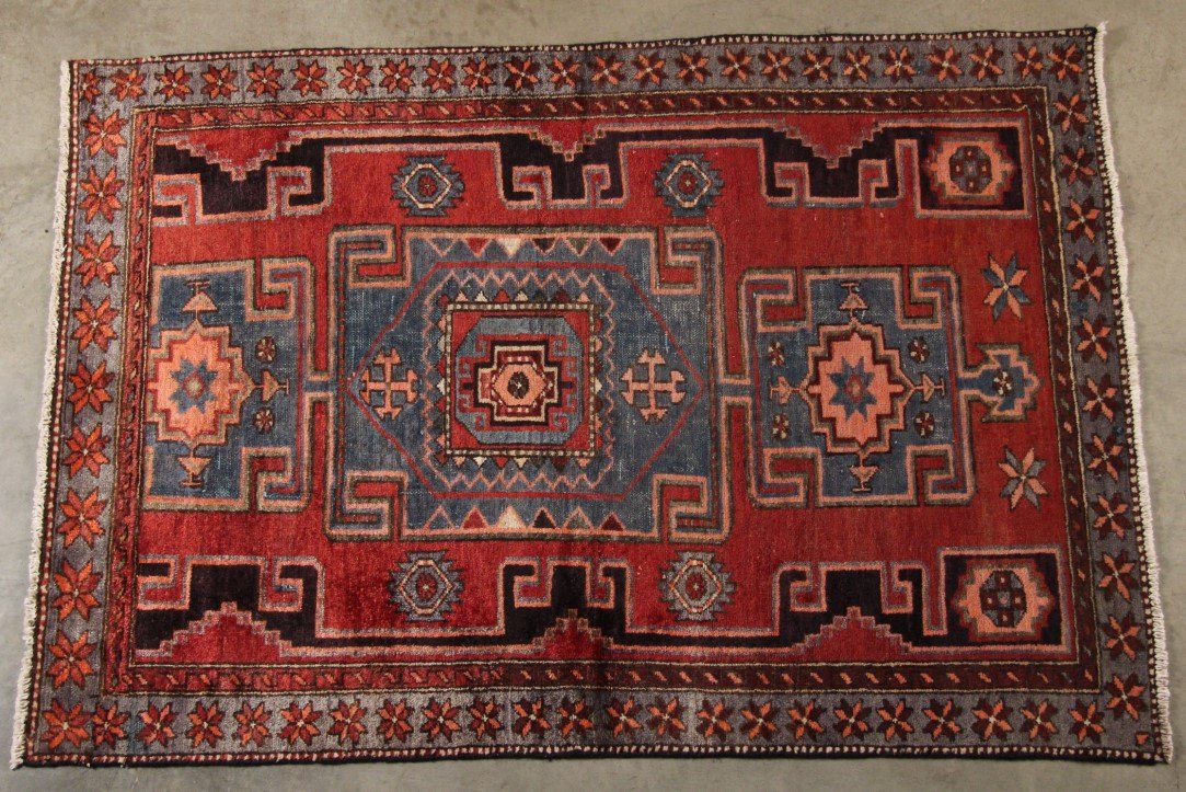 ORIENTAL RUG 4'2" X 6' NAHAVAND: ORIENTAL RUG 4'2" X 6' NAHAVAND; CONDITION: REDUCED, AND LOW PILE OVERALL