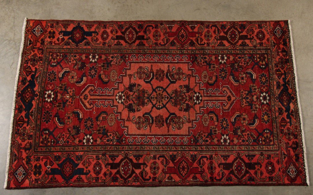 ORIENTAL RUG 4' X 6'5" ZANJON: ORIENTAL RUG 4' X 6'5" ZANJON; CONDITION: AREA OF PIGMENT LOSS