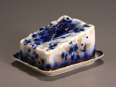 Flow Blue 'Devon' Cheese Dish Probably by Brownfiel: Flow Blue 'Devon' Cheese Dish Probably by Brownfields Guild Pottery Society Length: 9-3/4 in