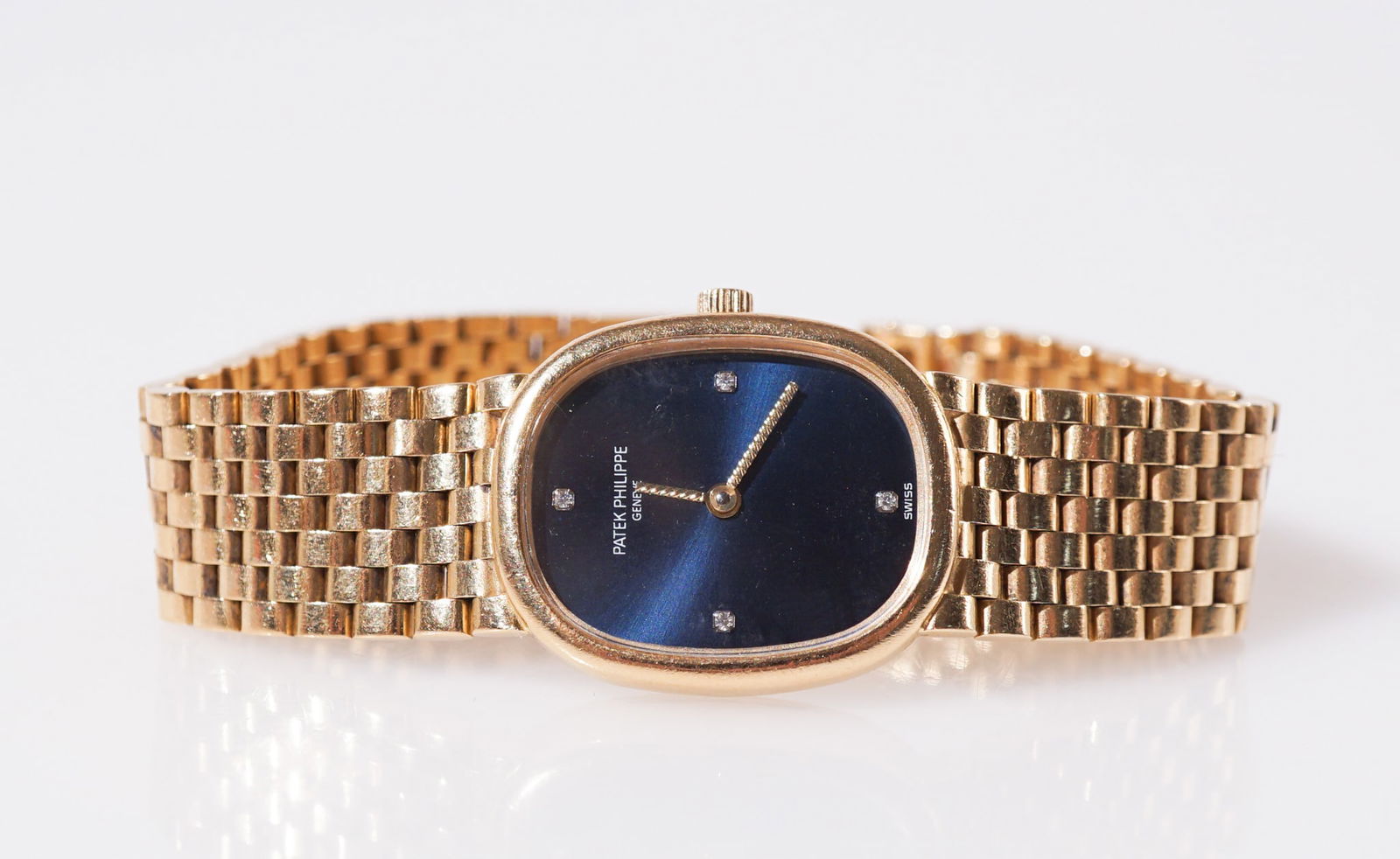 Lady's Patek Philippe Ellipse 18-Karat Yellow-Gold Quartz Wristwatch, Gross weight: 30.6 dwt., Case: (1 of 3)