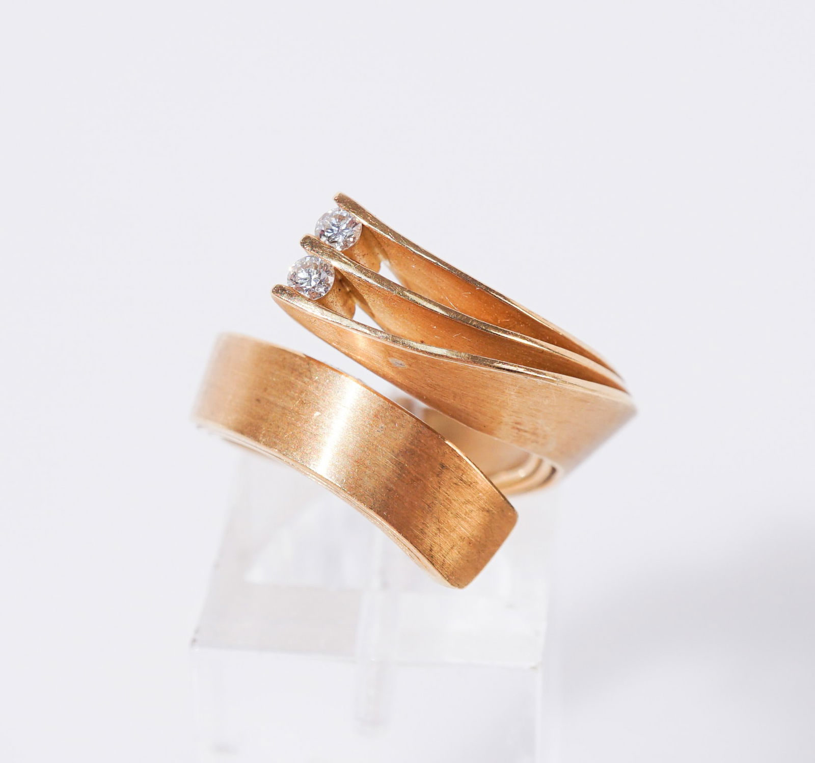 IsabelleFa 18-Karat Yellow-Gold and Diamond Ring, Gross weight: 7.6 dwt., Shank size approximately: (1 of 1)