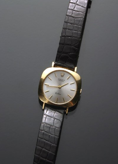 Lady's 18K Yellow Gold 19-Jewel Manual Wind Wrist