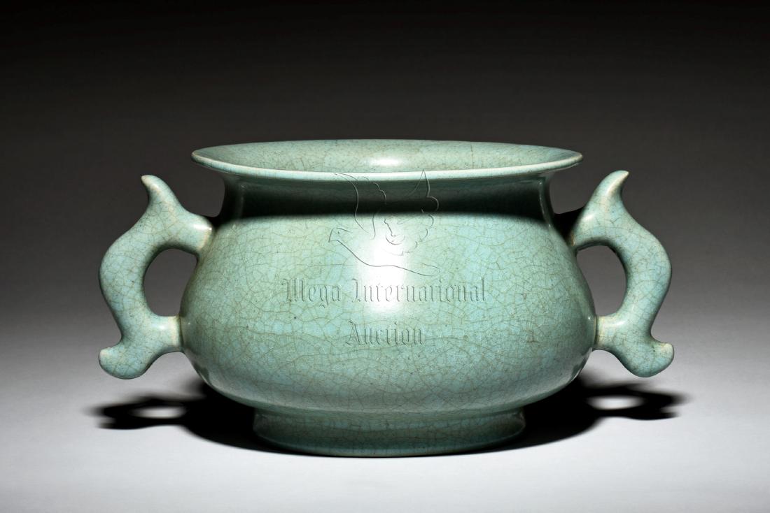 CELADON GLAZED CENSER WITH HANDLES (1 of 10)