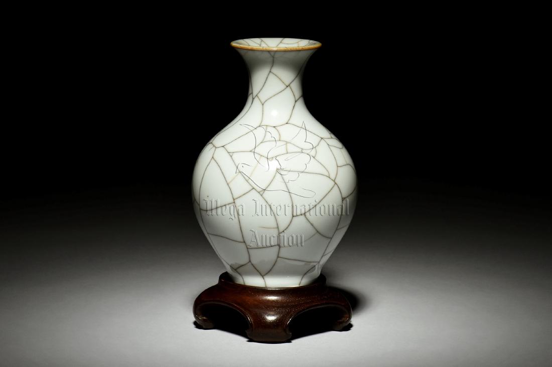 GE WARE BOTTLE VASE WITH STAND (1 of 9)