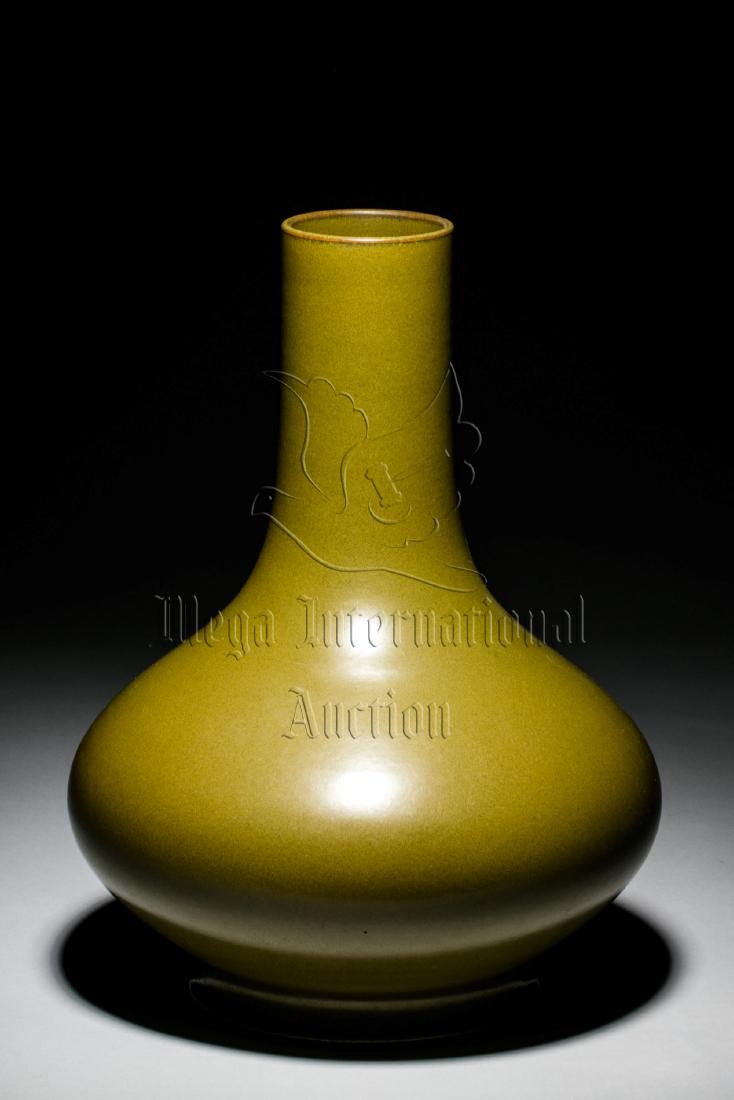 A CHINESE TEA DUST GLAZED VASE (1 of 7)
