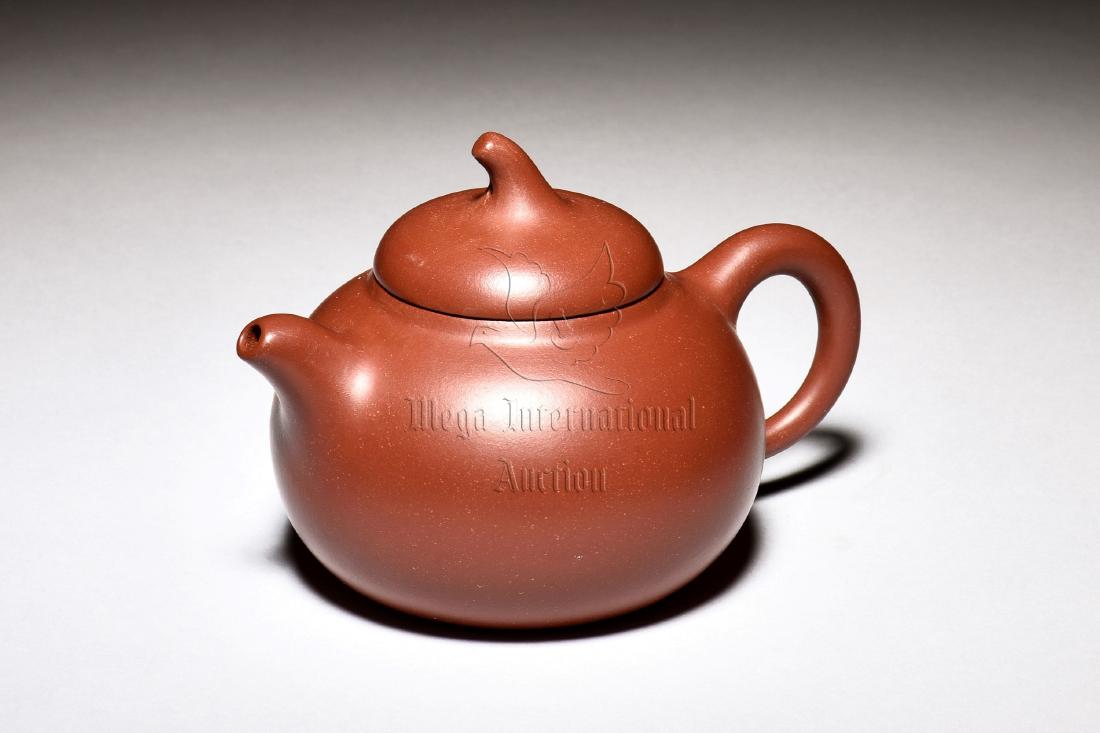 YIXING ZISHA ROUNDED TEAPOT (1 of 7)