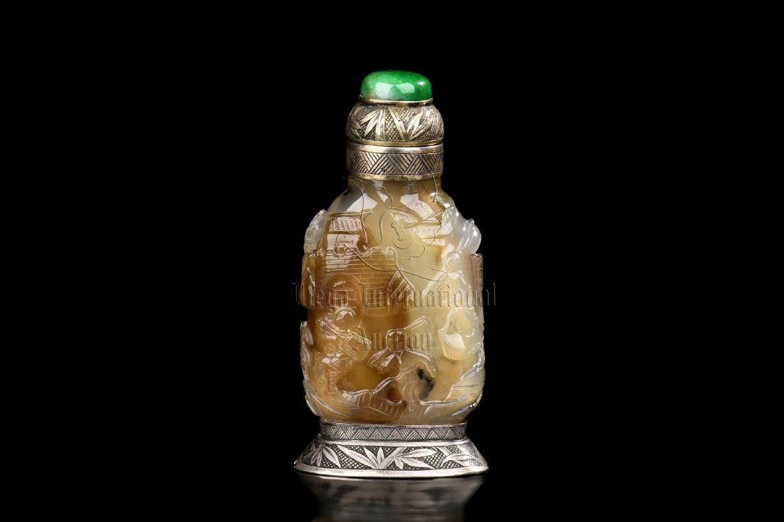AGATE CARVED SNUFF BOTTLE (1 of 9)