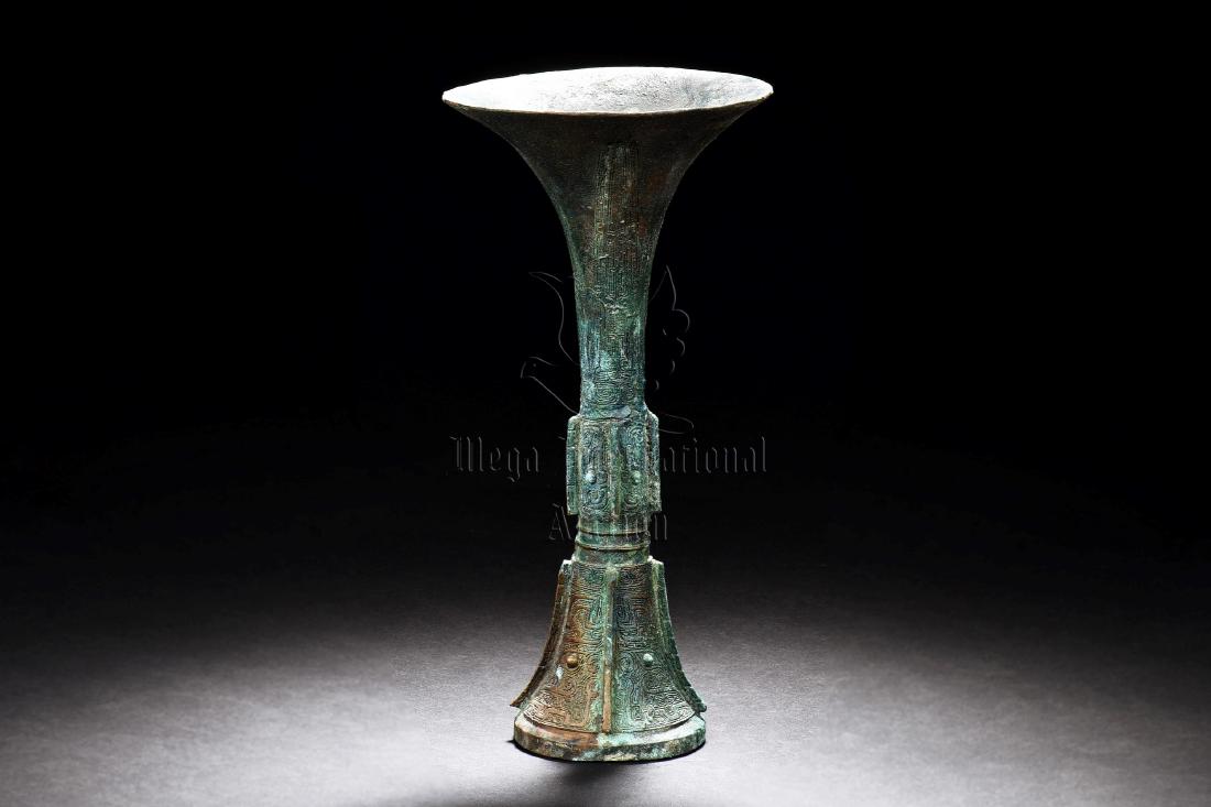 ARCHAIC BRONZE VASE, GU (1 of 6)