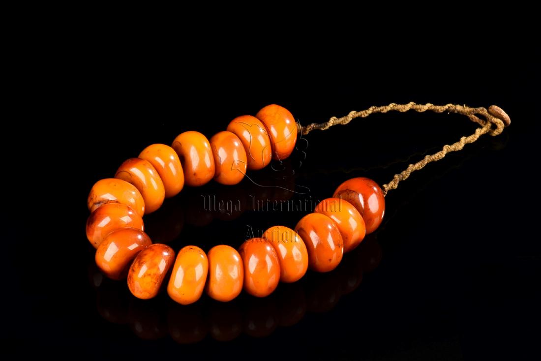 TIBETAN AMBER BEAD BRACELET (1 of 7)