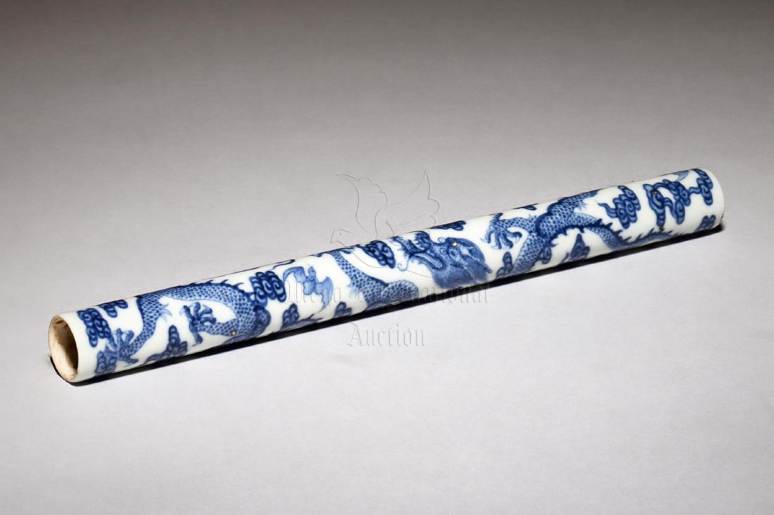 BLUE AND WHITE 'DRAGON' PIPE (1 of 6)