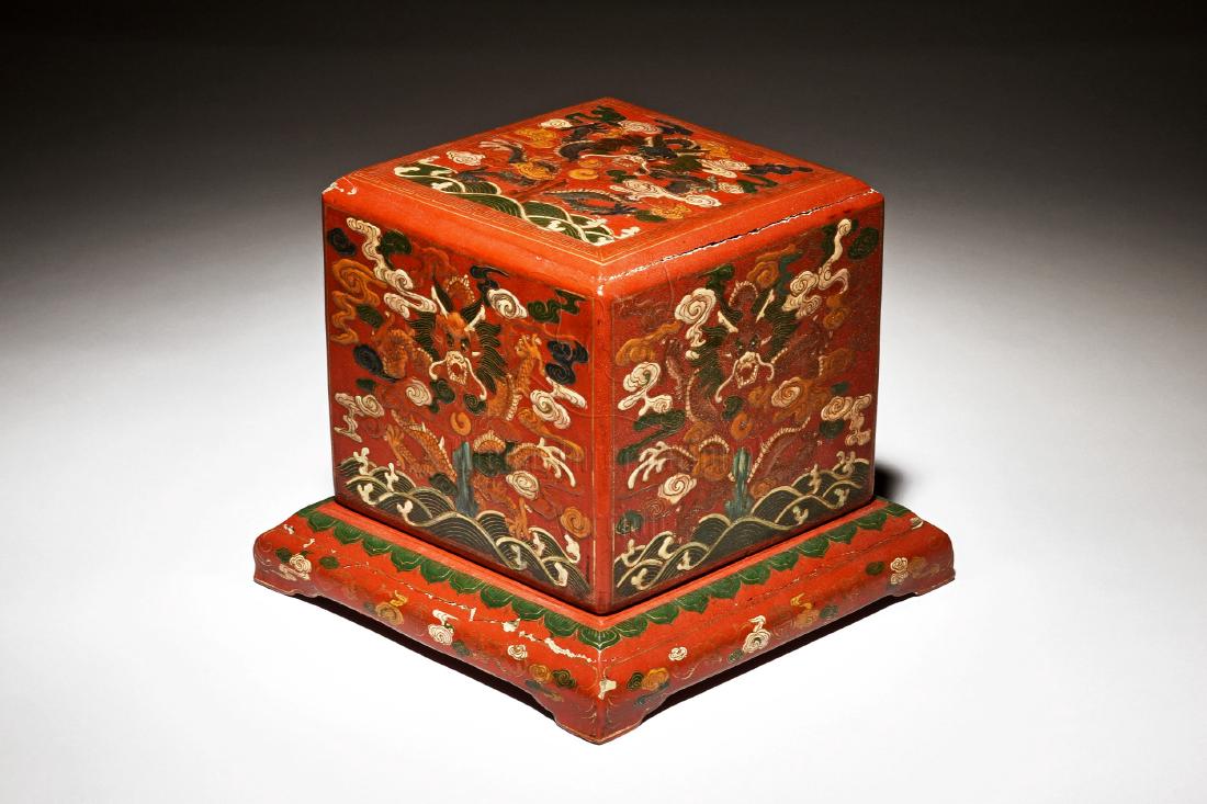 WOODEN LACQUER BOX (1 of 6)