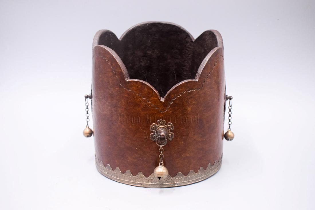 GOURD CARVED BRUSH POT (1 of 10)