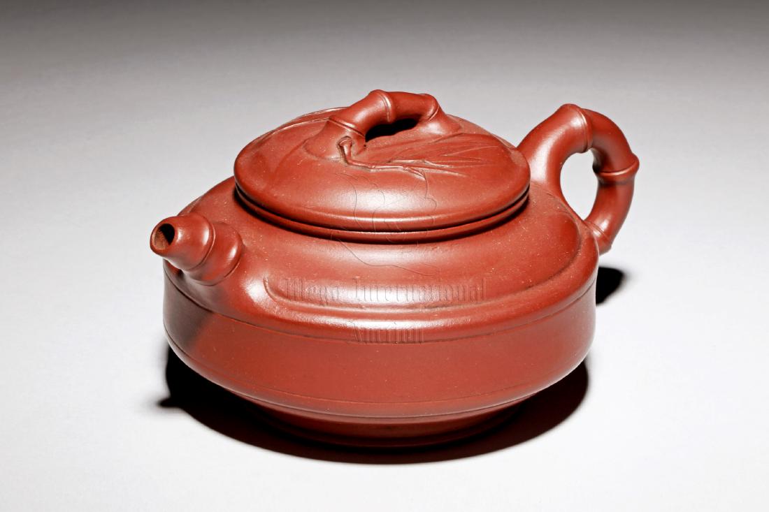 YIXING ZISHA 'BAMBOO SECTION' COMPRESSED TEAPOT (1 of 6)