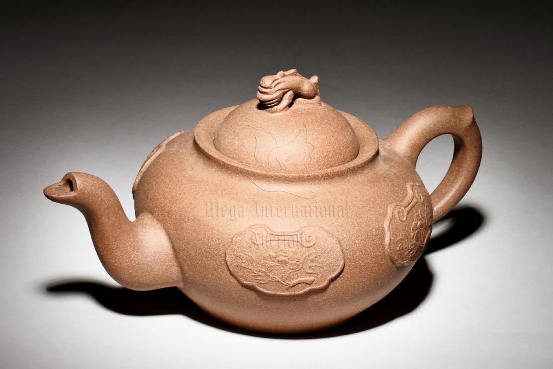 YIXING ZISHA 'RUYI LOCKS' TEAPOT (1 of 5)