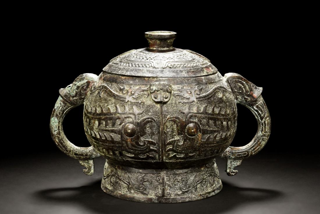 ARCHAIC BRONZE CAST RITUAL VESSEL, GUI (1 of 9)