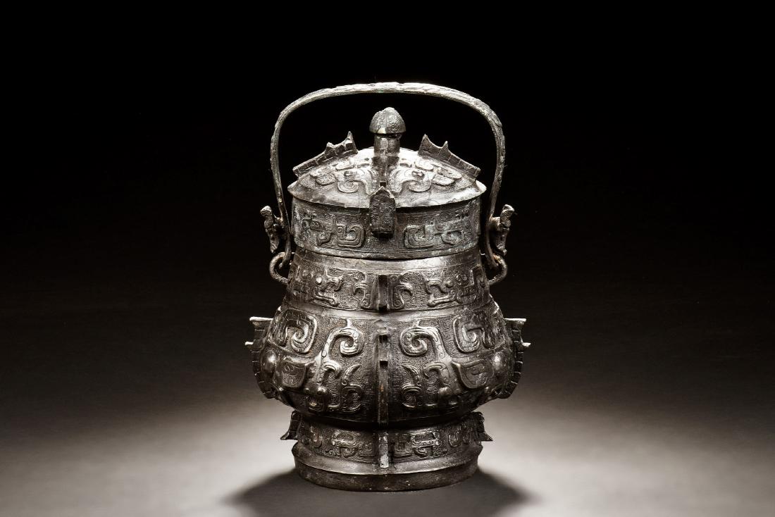 ARCHAIC BRONZE CAST RITUAL JAR WITH COVER AND HANDLE (1 of 10)