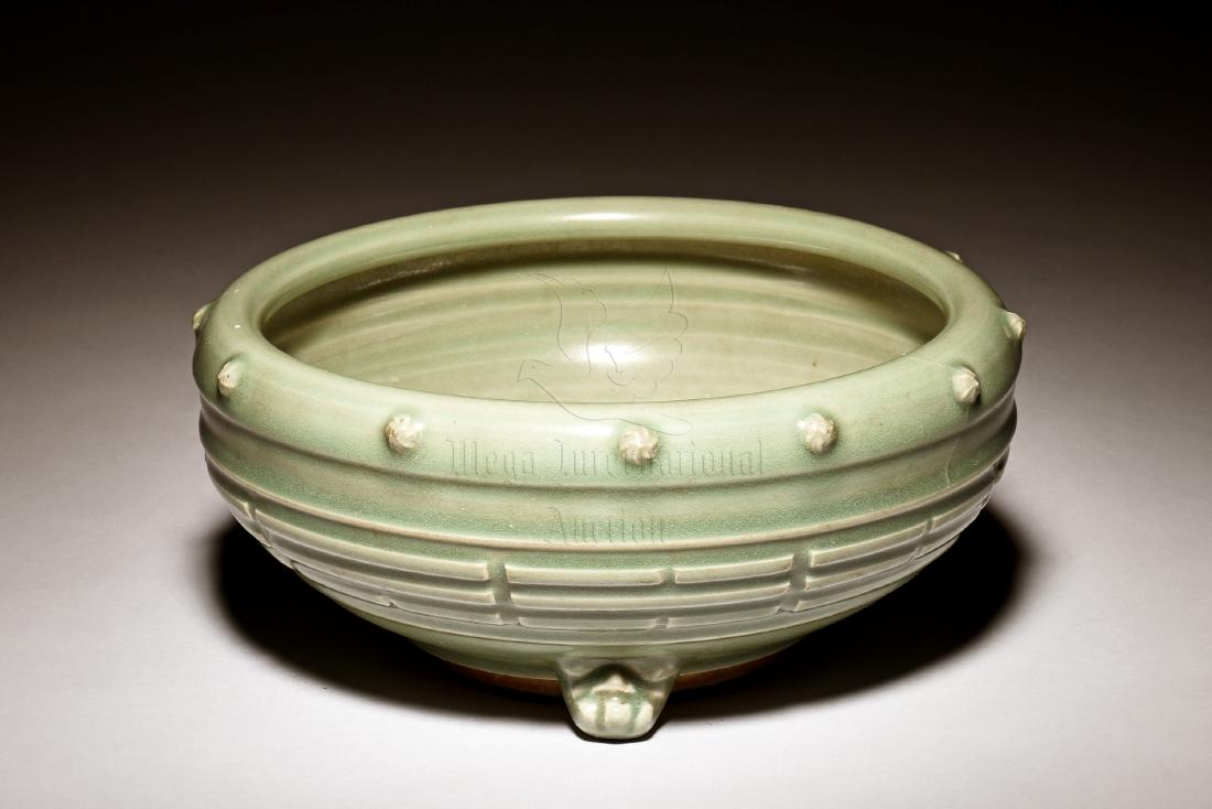 LONGQUAN WARE TRIPOD CENSER (1 of 8)