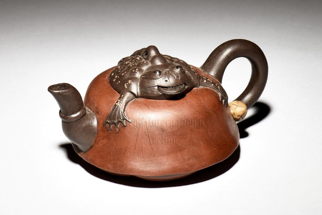 YIXING ZISHA 'MYTHICAL TOAD' TEAPOT (1 of 8)