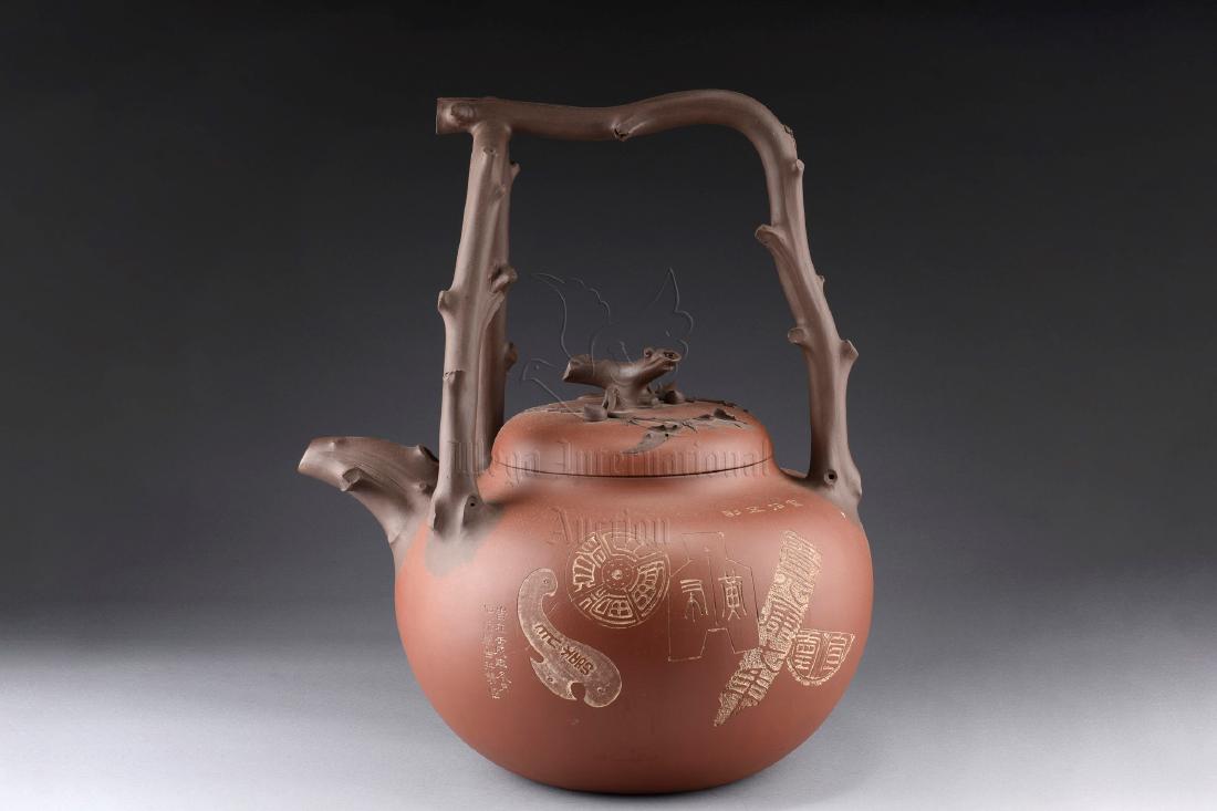 JIANG JIANMING: LARGE YIXING ZISHA TEAPOT (1 of 12)