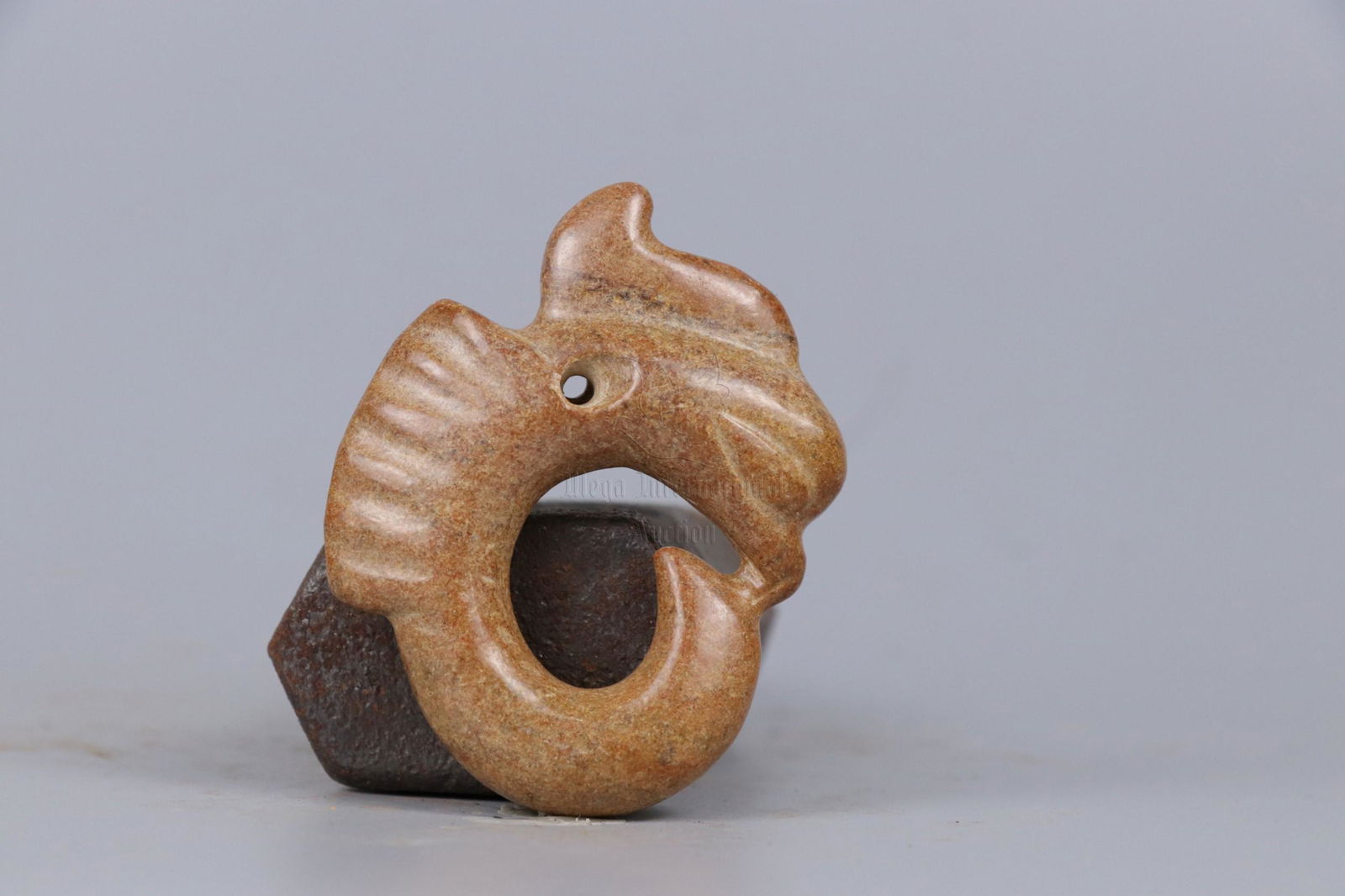 A JADE CARVING OF 'PIG AND DRAGON': A JADE CARVING OF 'PIG AND DRAGON' Height: 5/8 in (1.3 cm) Length: 2 3/8 in (6.0 cm) Width: 1 7/8 in (4.5 cm) Weight: 41.0g 旧藏玉猪龙把件