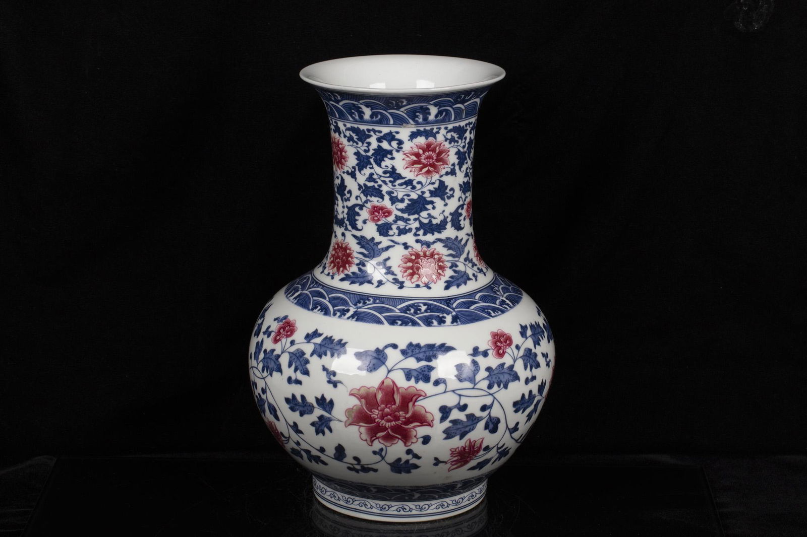 BLUE AND WHITE UNDERGLAZED RED 'FLOWERS' VASE (1 of 6)