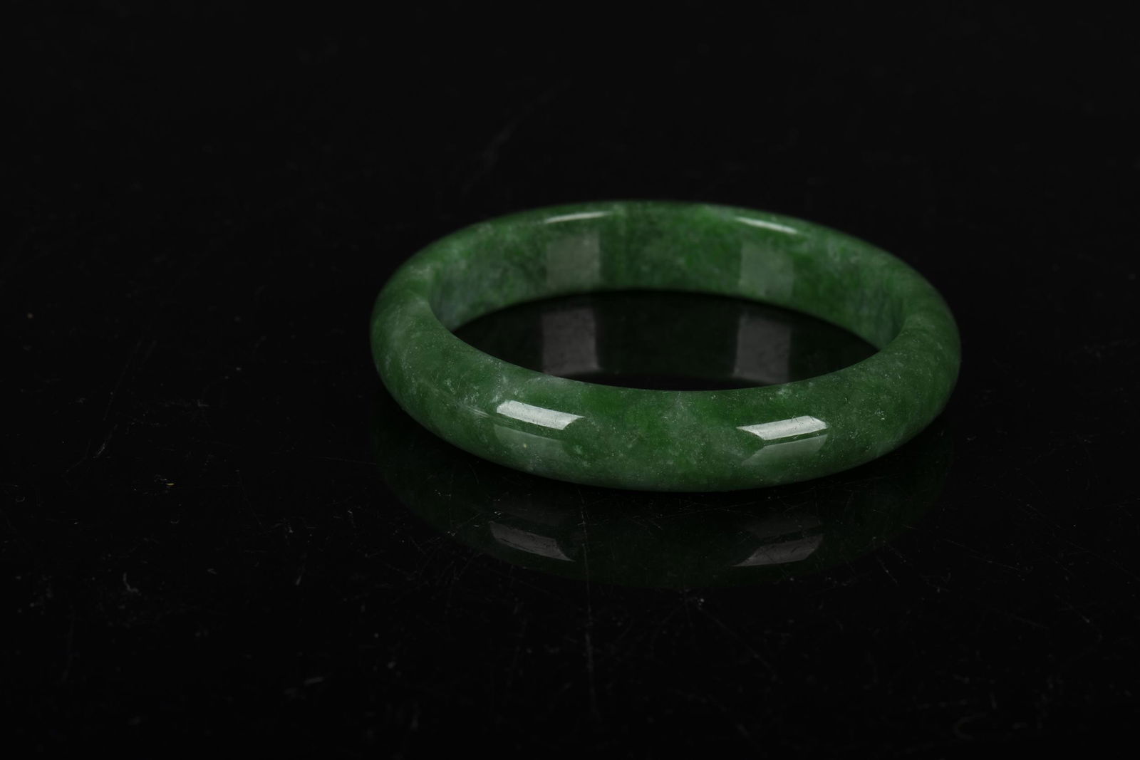 JADEITE ROUND BANGLE (1 of 3)