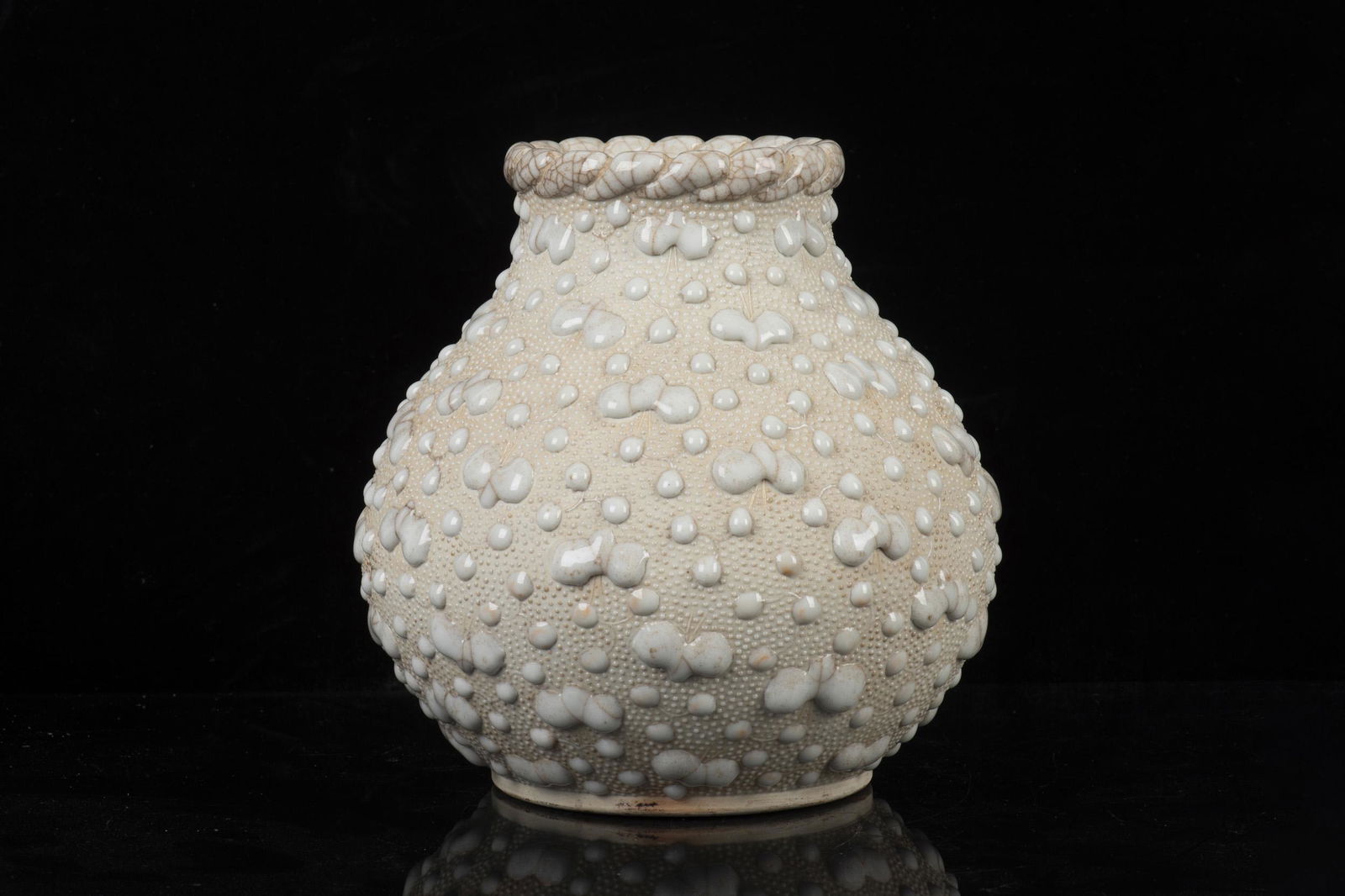 WHITE GLAZED 'WATER DROP' PATTERNED PORCELAIN JAR (1 of 5)