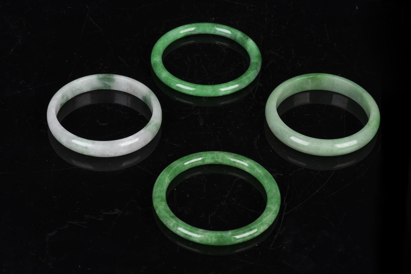 GROUP OF FOUR JADEITE ROUND BANGLES (1 of 6)