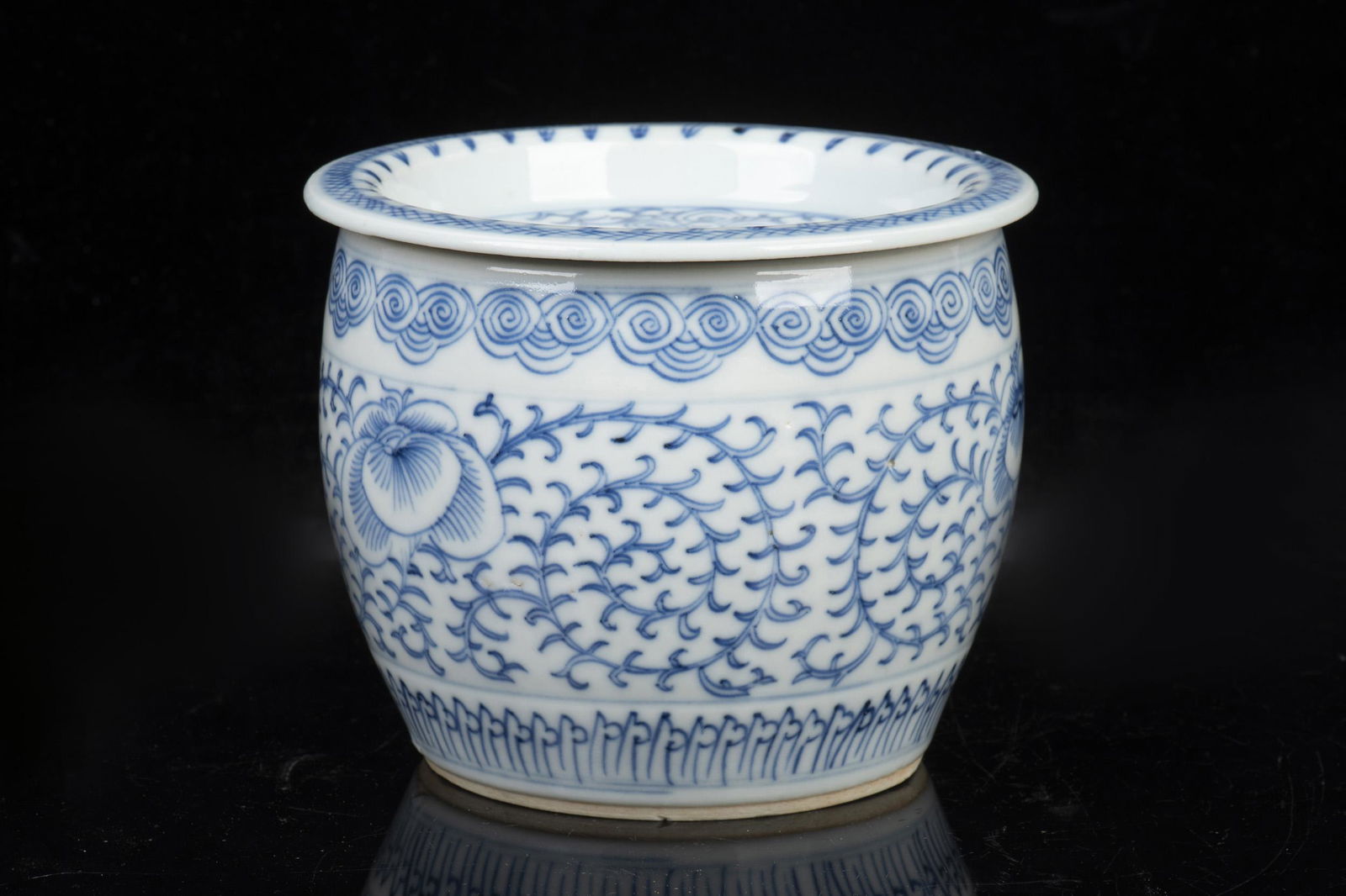 BLUE AND WHITE 'FLOWERS' CUP WITH COVER (1 of 4)