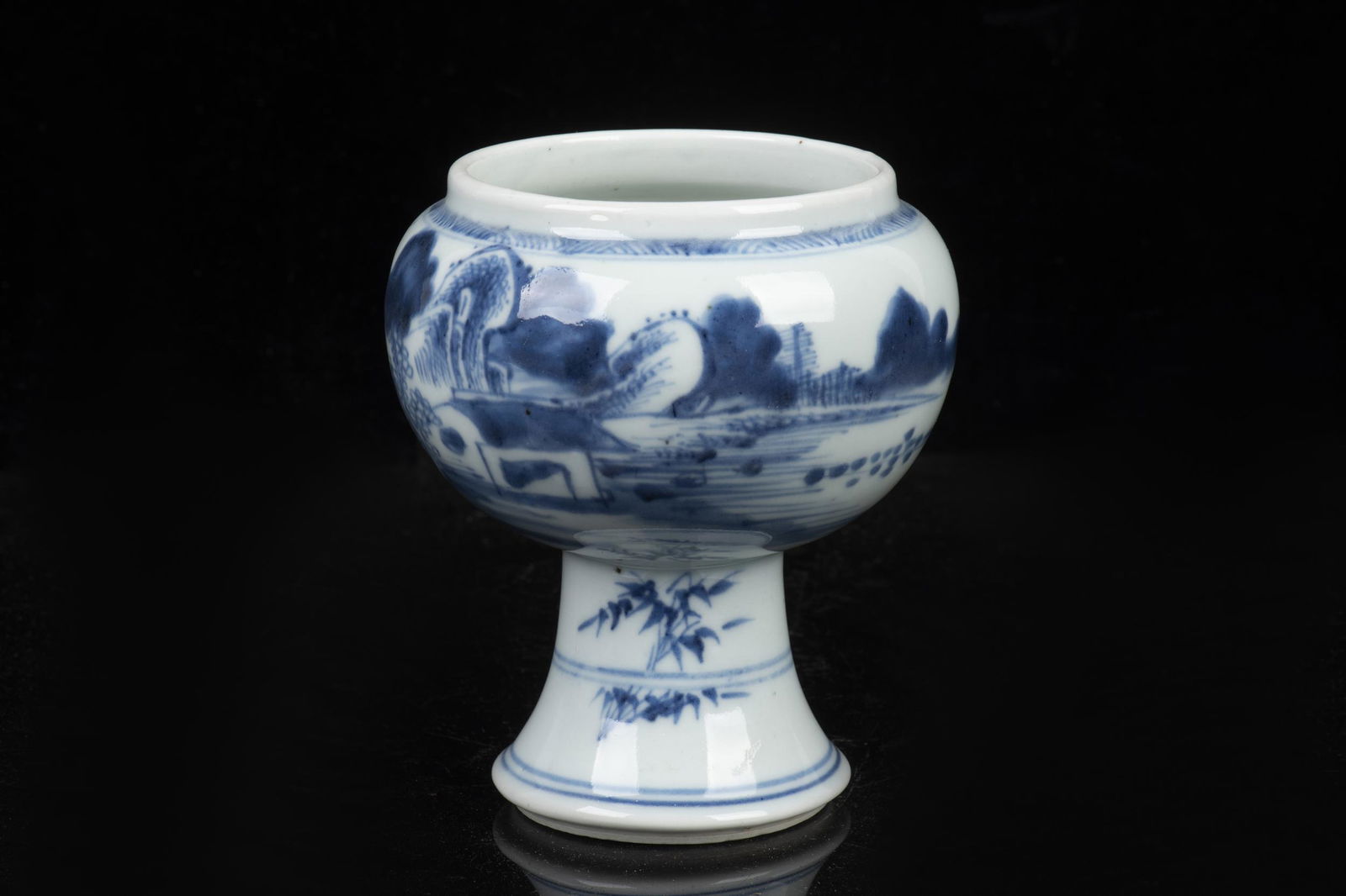 BLUE AND WHITE 'LANDSCAPE SCENERY' STEM CUP (1 of 5)