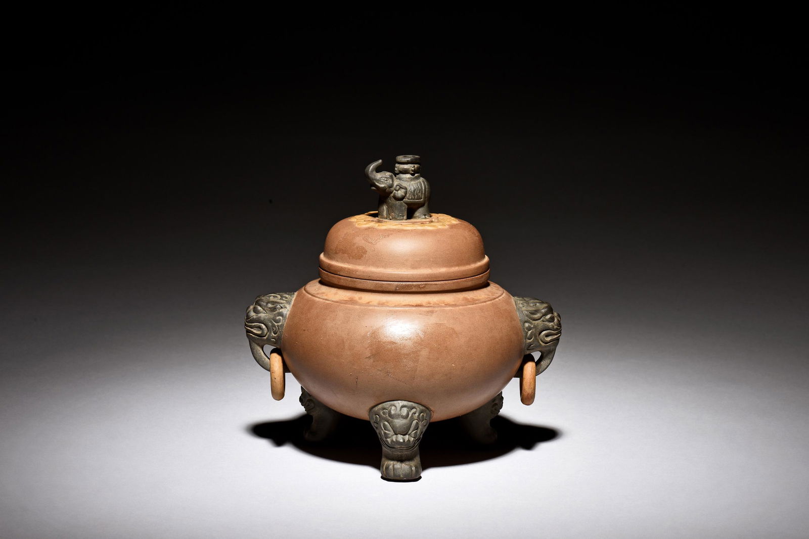 YIXING ZISHA TRIPOD CENSER WITH HANDLES AND LID (1 of 9)
