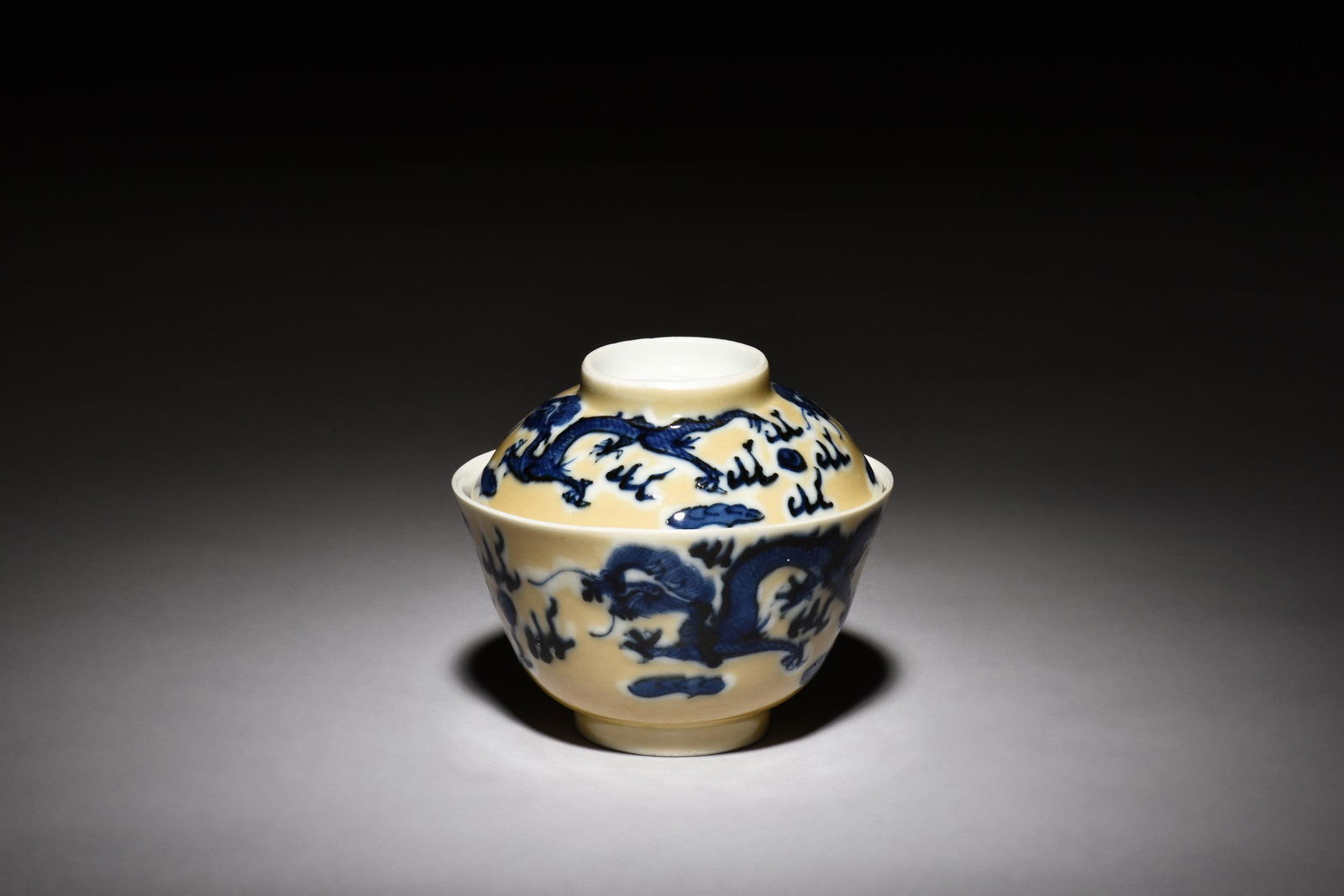 BLUE AND WHITE YELLOW GROUND 'DRAGON'S CUP WITH COVER (1 of 6)
