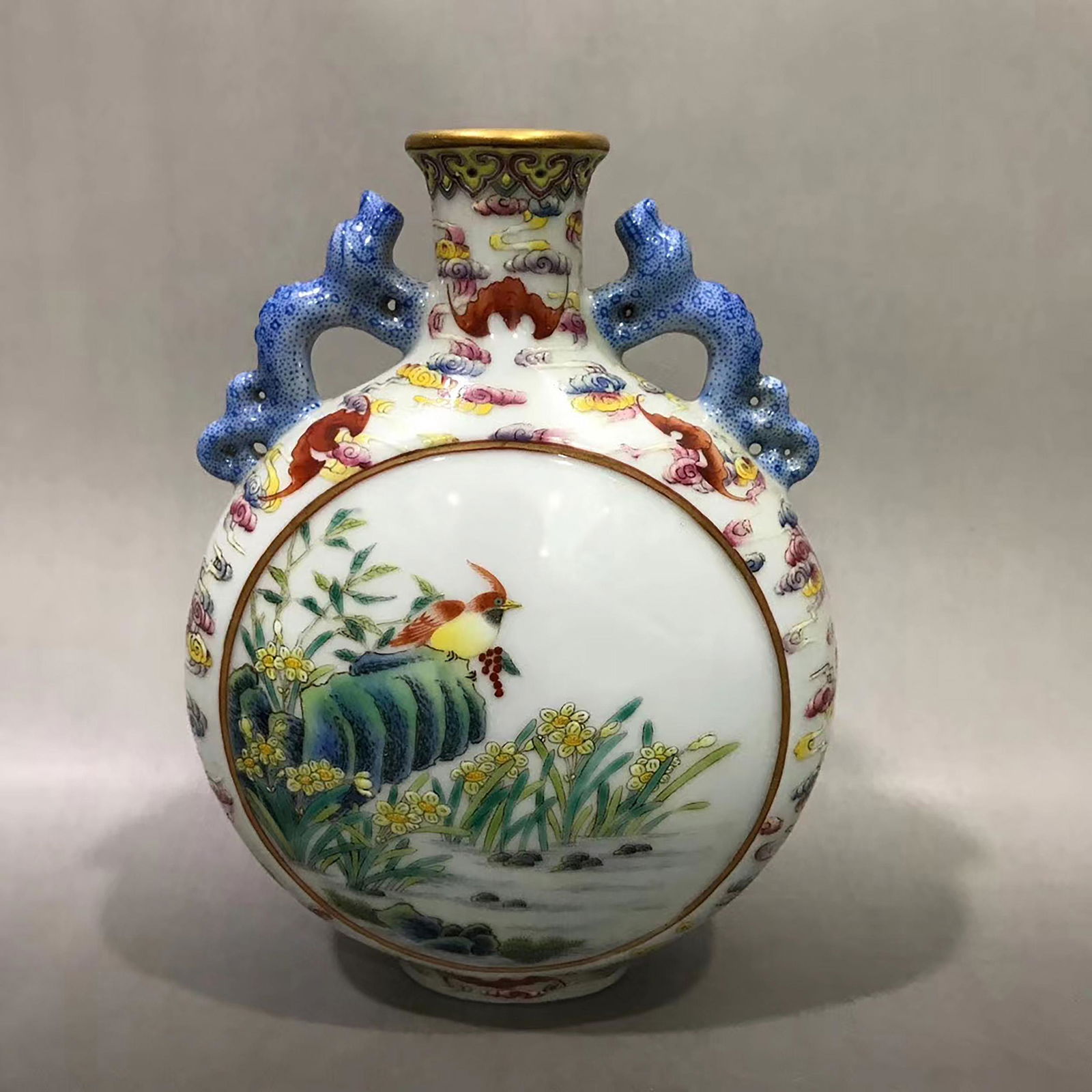 A CHINESE FAMILLE ROSE FLOWER&BIRD PATTERN PORCELAIN: 清乾隆粉彩花鳥抱月瓶 A Chinese Famille Rose Flower&Bird Pattern Porcelain Vase Height: 6 3/8 in (16.0 cm) Width: 3 7/8 in (10.0 cm)