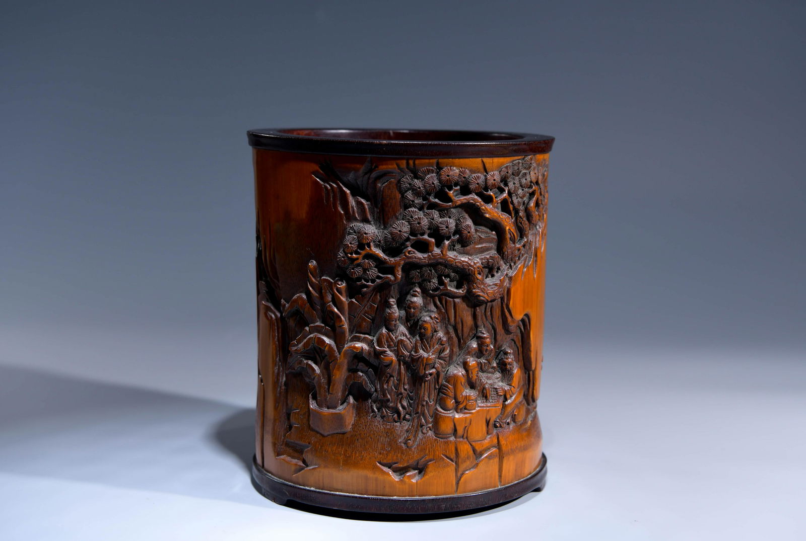 A CHINESE FIGURE CARVED BAMBOO BRUSH POT (1 of 7)