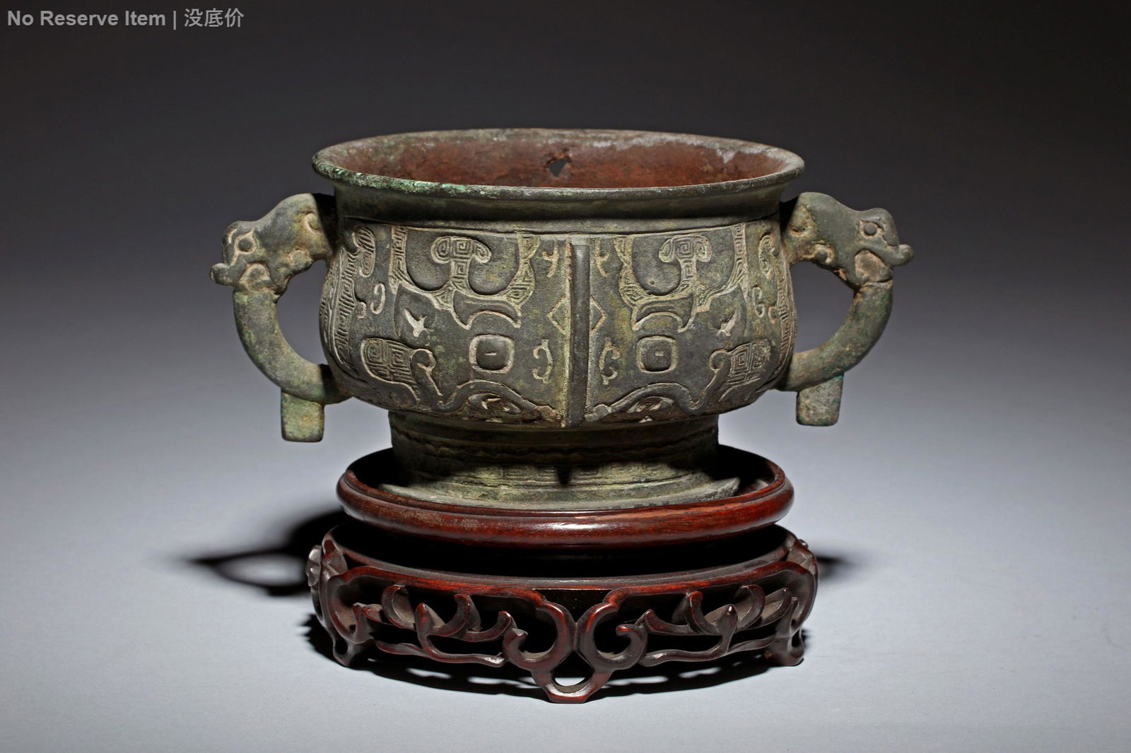 ARCHAIC BRONZE RITUAL FOOD VESSEL, GUI (1 of 7)