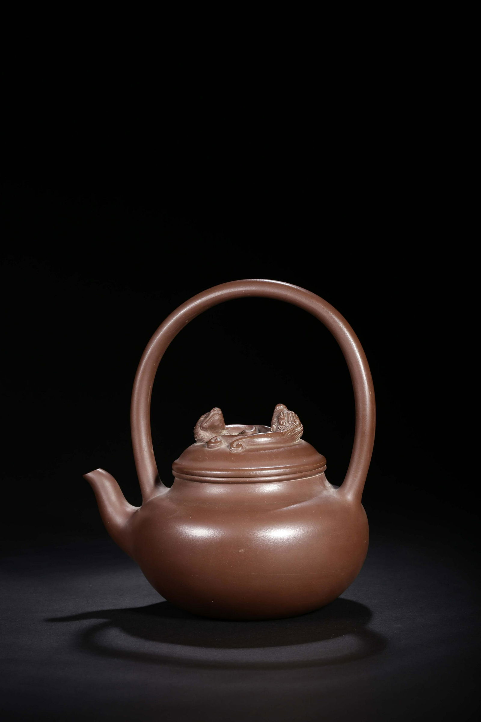 YIXING ZISHA 'MYTHICAL BEAST' TEAPOT WITH LIFTING (1 of 9)