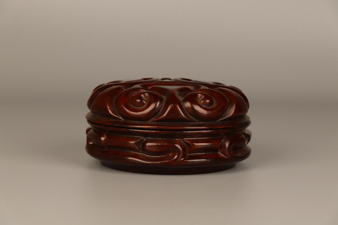 RED LACQUERED AND CARVED WOODEN ROUND BOX WITH COVER (1 of 9)