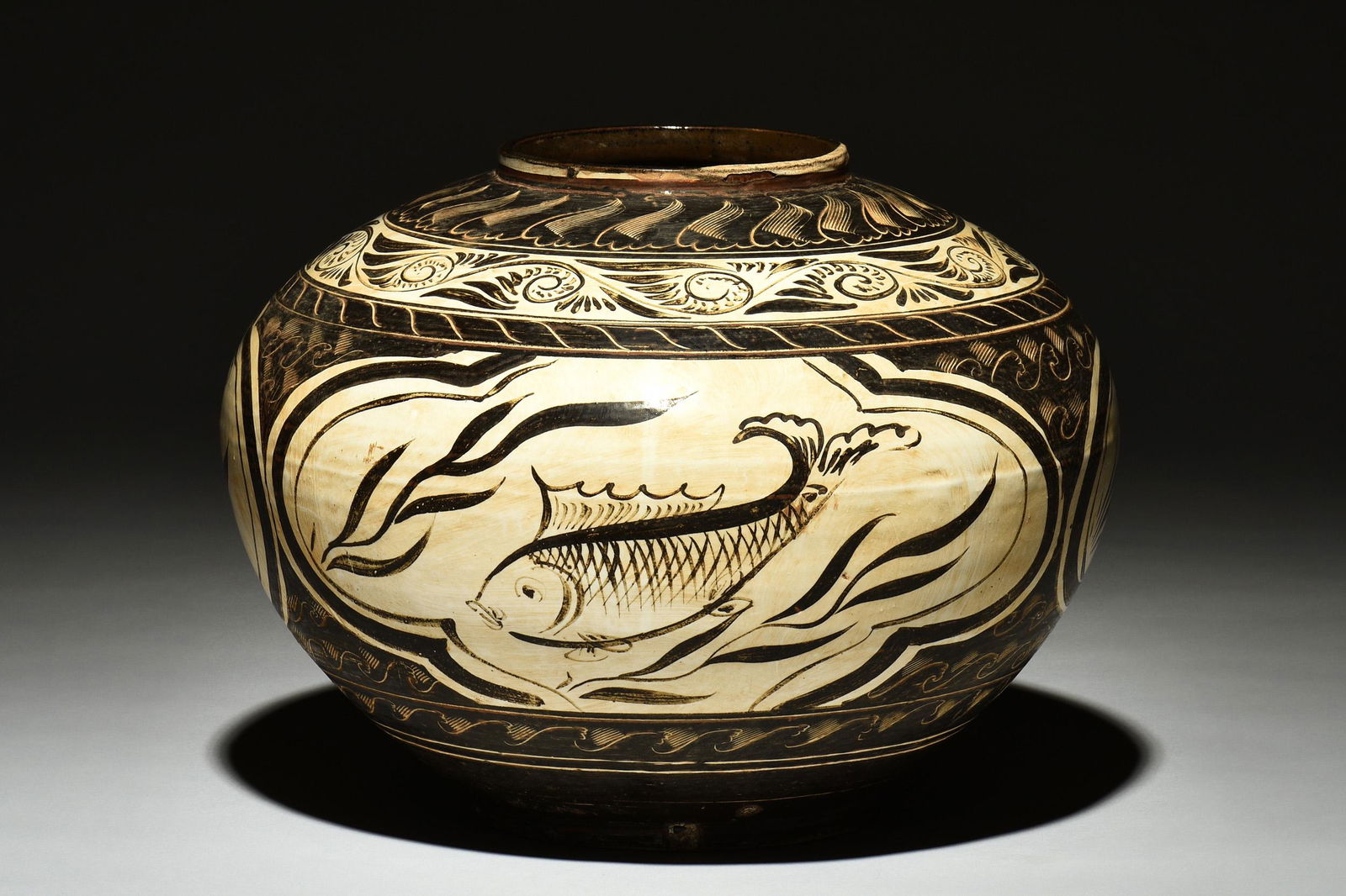 CIZHOU WARE 'FISH' JAR (1 of 6)