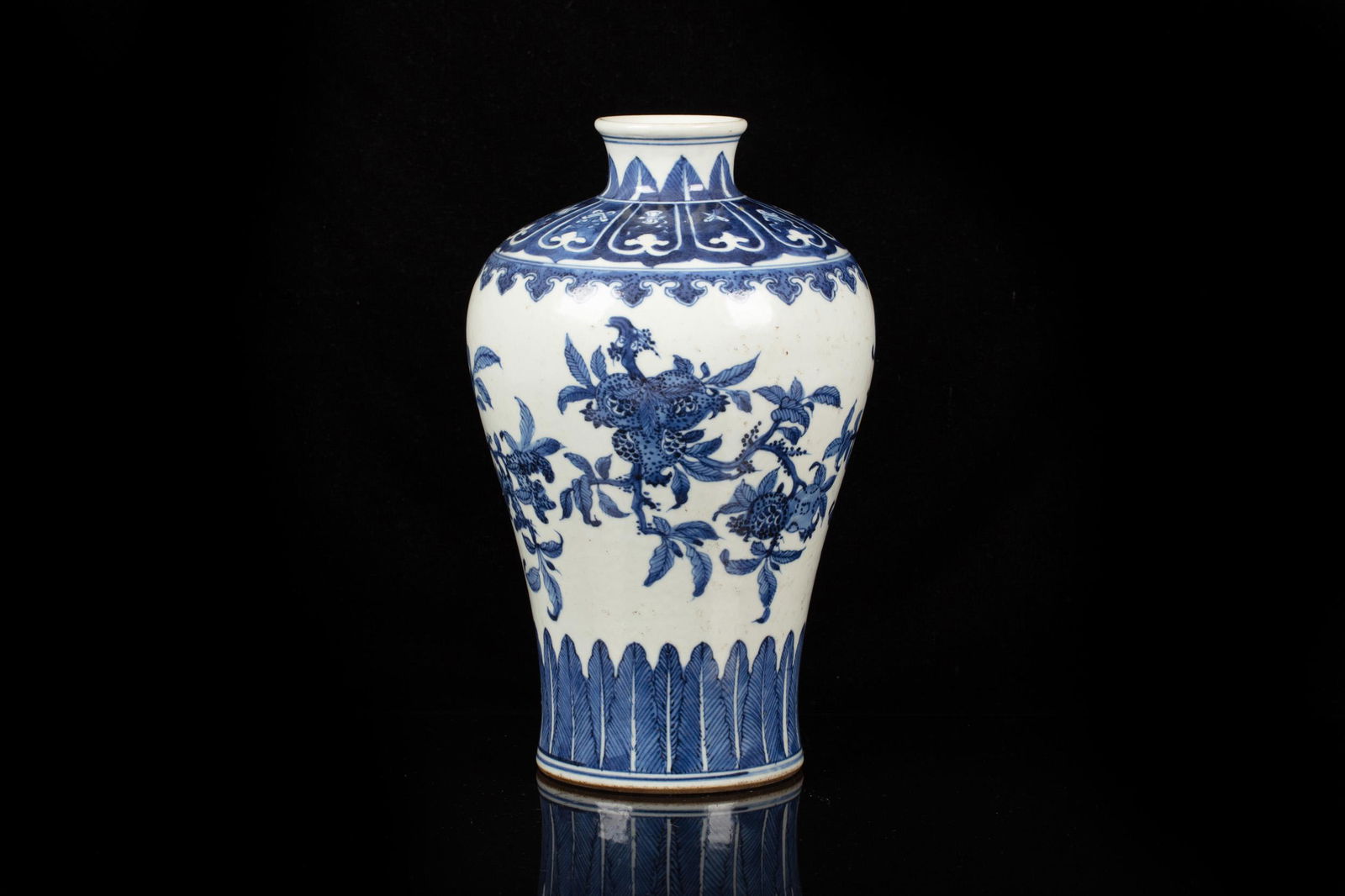 A BLUE AND WHITE BALUSTER VASE (1 of 6)