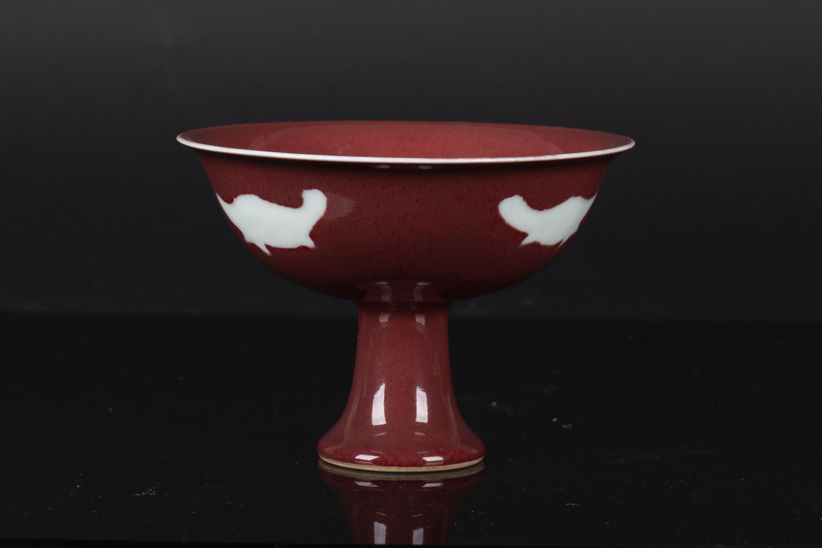 RED GROUND AND WHITE GLAZED STEM CUP (1 of 8)
