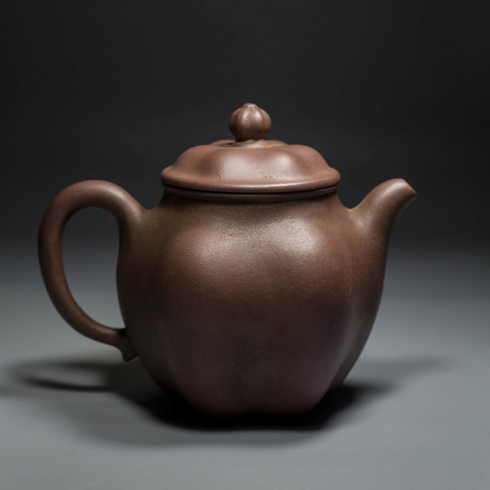 A CHINESE PURPLE SAND POT (1 of 9)